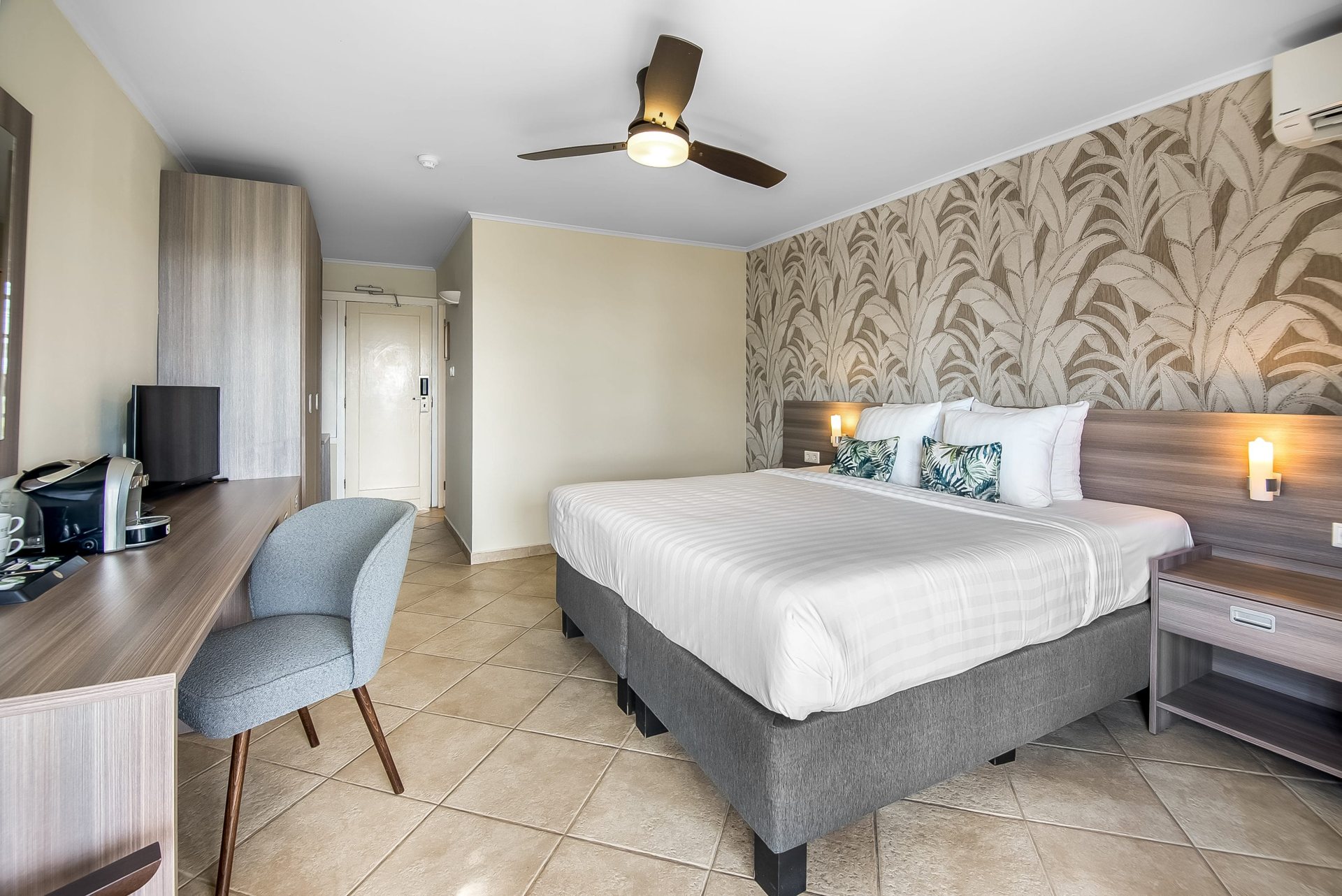 Ocean View room, LionsDive Beach Resort