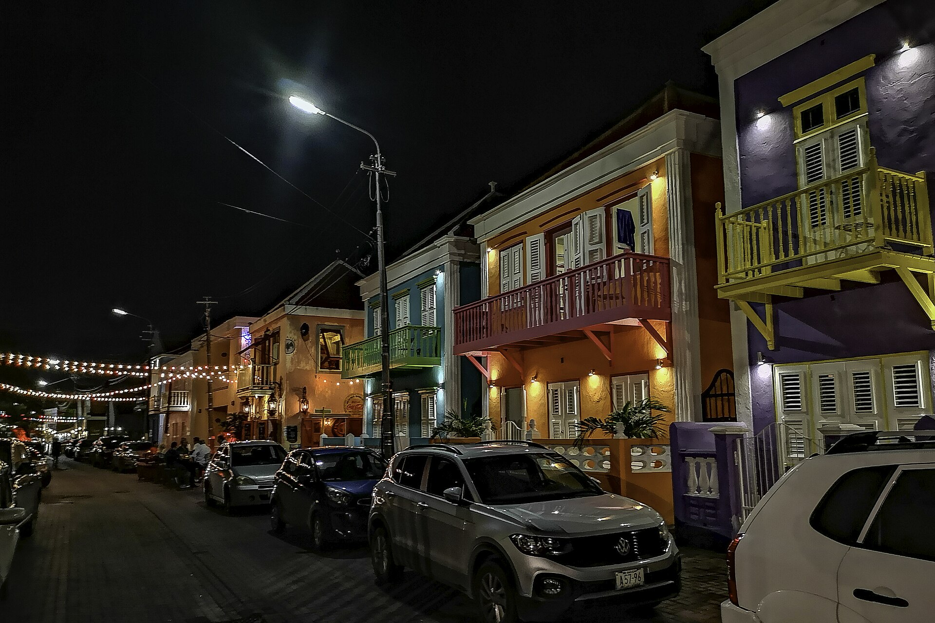Nieuwestraat in Pietermaai in the evening, Willemstad